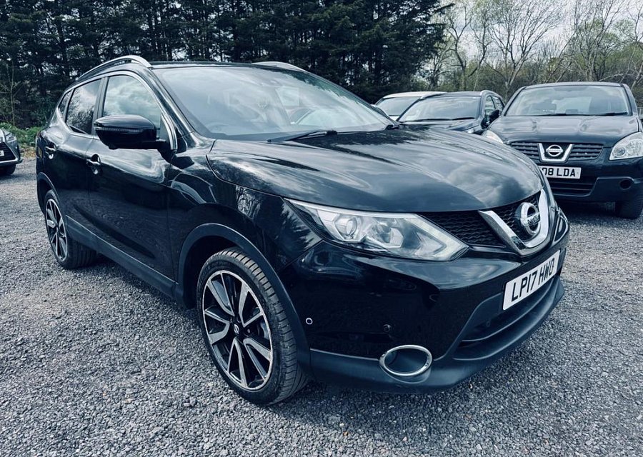 2015 Nissan Qashqai 1.2 with Panoramic Sunroof